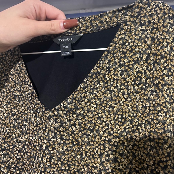 RW&CO floral tshirt xs - Picture 5 of 5